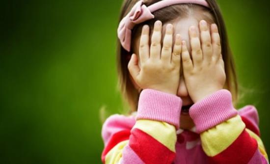 Tα ντροπαλά παιδιά: Πώς πρέπει να τους συμπεριφερόμαστε